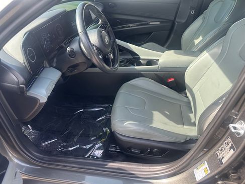 Used 2025 Hyundai Elantra Limited FWD image 11