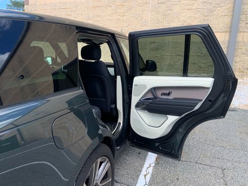 Certified 2023 Land Rover Range Rover SE image 16