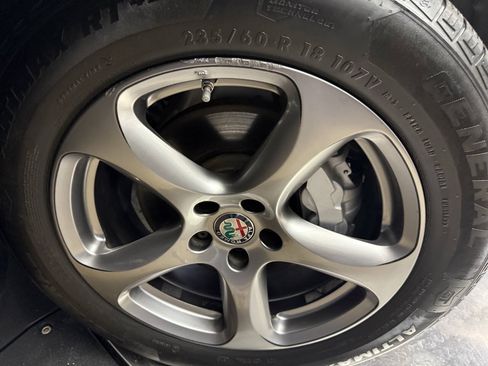 Used 2018 Alfa Romeo Stelvio AWD image 30