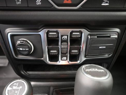 New 2025 Jeep Gladiator Sport image 7