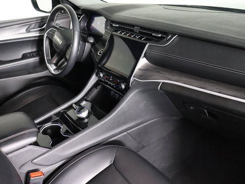 Used 2022 Jeep Grand Cherokee Limited image 30