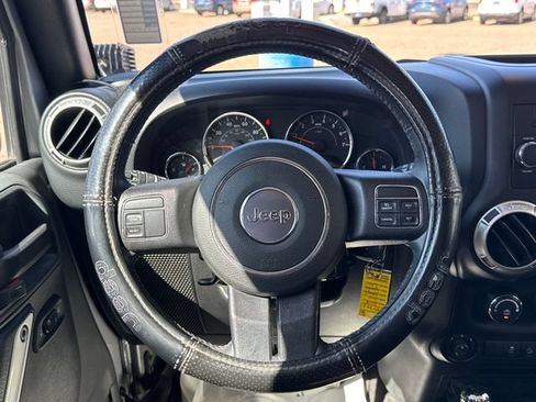 Used 2018 Jeep Wrangler Unlimited Sahara AWD/4WD image 14