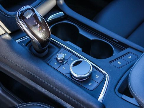 Used 2025 Cadillac XT6 Luxury image 21