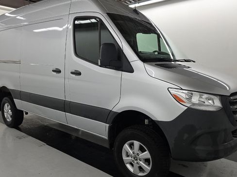 Used 2023 Mercedes-Benz Sprinter 2500 image 2