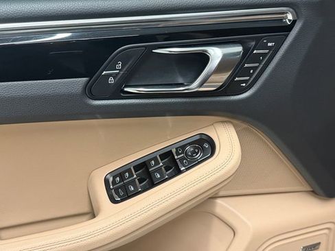 Certified 2026 Porsche Macan AWD/4WD image 30