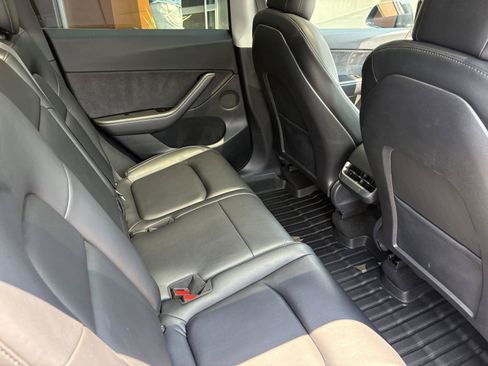 Used 2021 Tesla Model Y Long Range AWD/4WD image 19