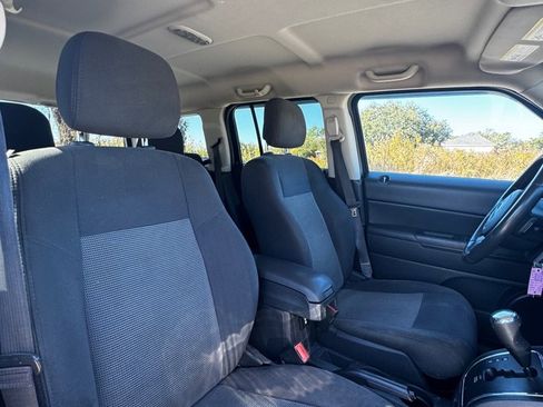 Used 2017 Jeep Patriot Latitude image 14