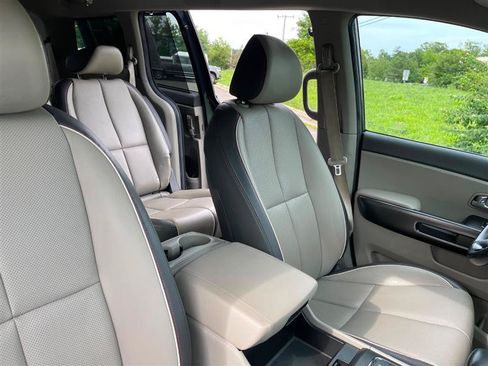 Used 2017 Kia Sedona LX w/ LX Essentials Premium Package FWD image 57