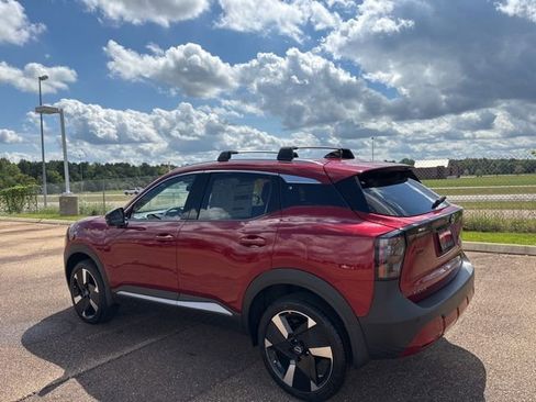 New 2026 Nissan Kicks SR w/ SR Premium Package FWD image 2