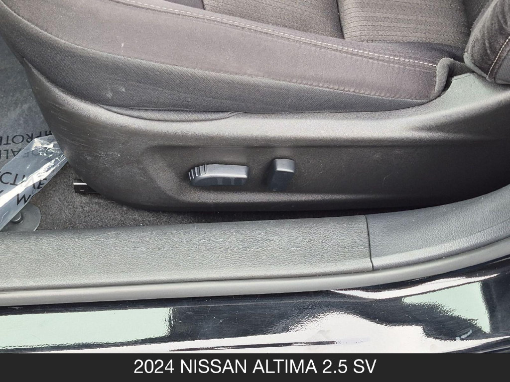 Used 2024 Nissan Altima 2.5 SV FWD image 15