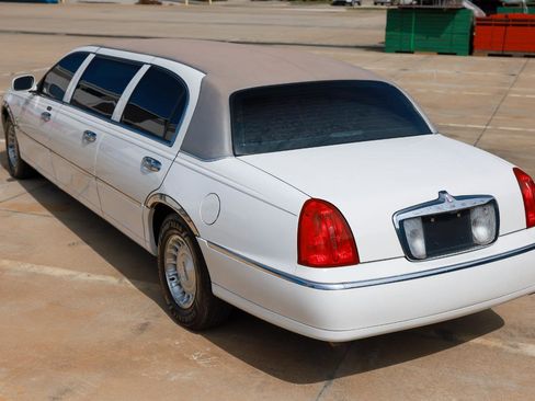 Used 1999 Lincoln Town Car Executive image 5