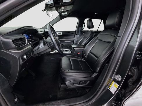 Used 2020 Ford Explorer XLT w/ Equipment Group 202A AWD/4WD image 19