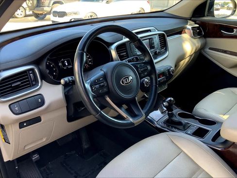 Used 2016 Kia Sorento EX image 18