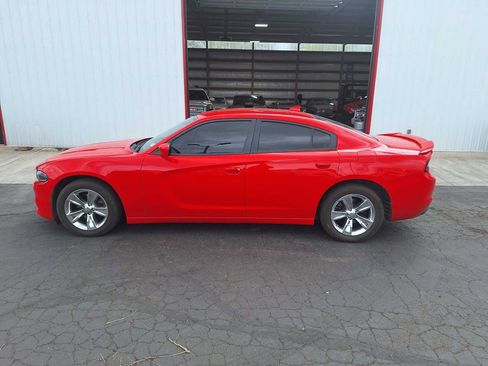 Used 2017 Dodge Charger SXT image 5