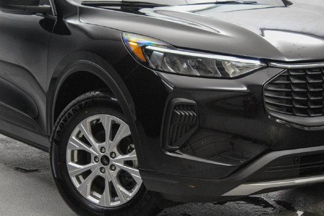 Certified 2025 Ford Escape Active AWD/4WD image 2