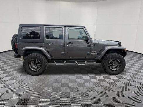 Used 2016 Jeep Wrangler Unlimited Sahara w/ Connectivity Group AWD/4WD image 7