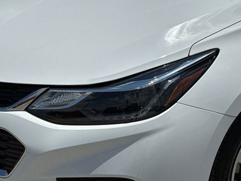 Used 2017 Chevrolet Cruze LT FWD image 4