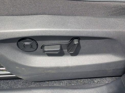 New 2026 Volkswagen Tiguan SE R-Line FWD image 17