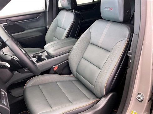 Used 2026 GMC Acadia AT4 w/ Luxury Package AWD/4WD image 17