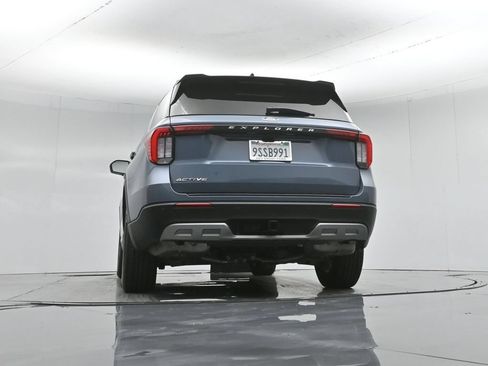 Used 2025 Ford Explorer Active w/ Active Comfort Package RWD image 52