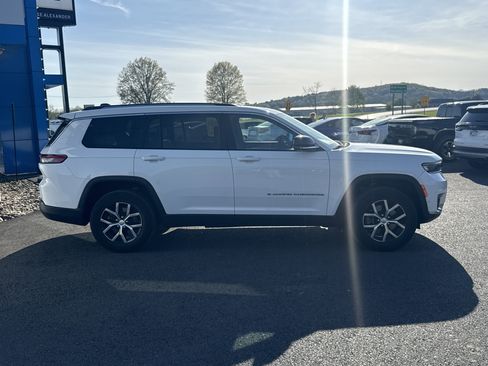 Used 2023 Jeep Grand Cherokee L Limited w/ Luxury Tech Group II AWD/4WD image 2