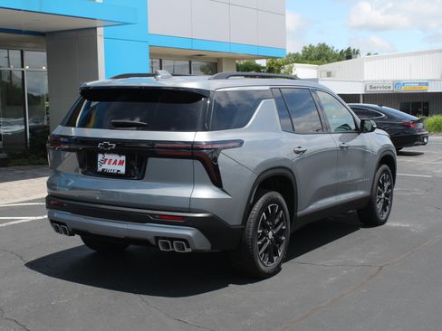 New 2026 Chevrolet Traverse LT w/ Sun and Wheel Package FWD image 4