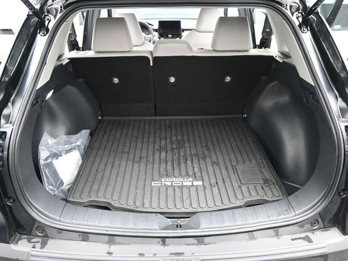 Used 2024 Toyota Corolla Cross LE image 22