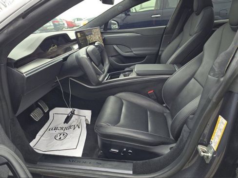 Used 2023 Tesla Model S Plaid image 3