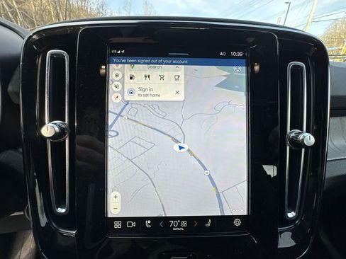 Used 2023 Volvo XC40 B5 Core w/ Convenience Package image 22