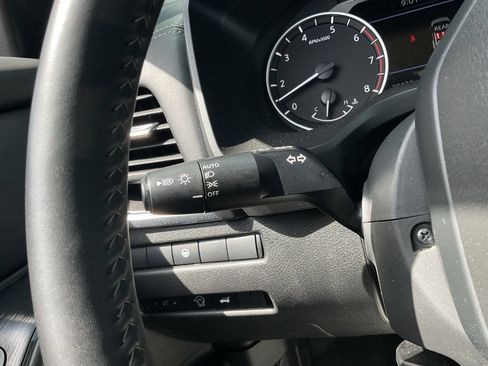 Used 2025 Nissan Rogue SV FWD image 29