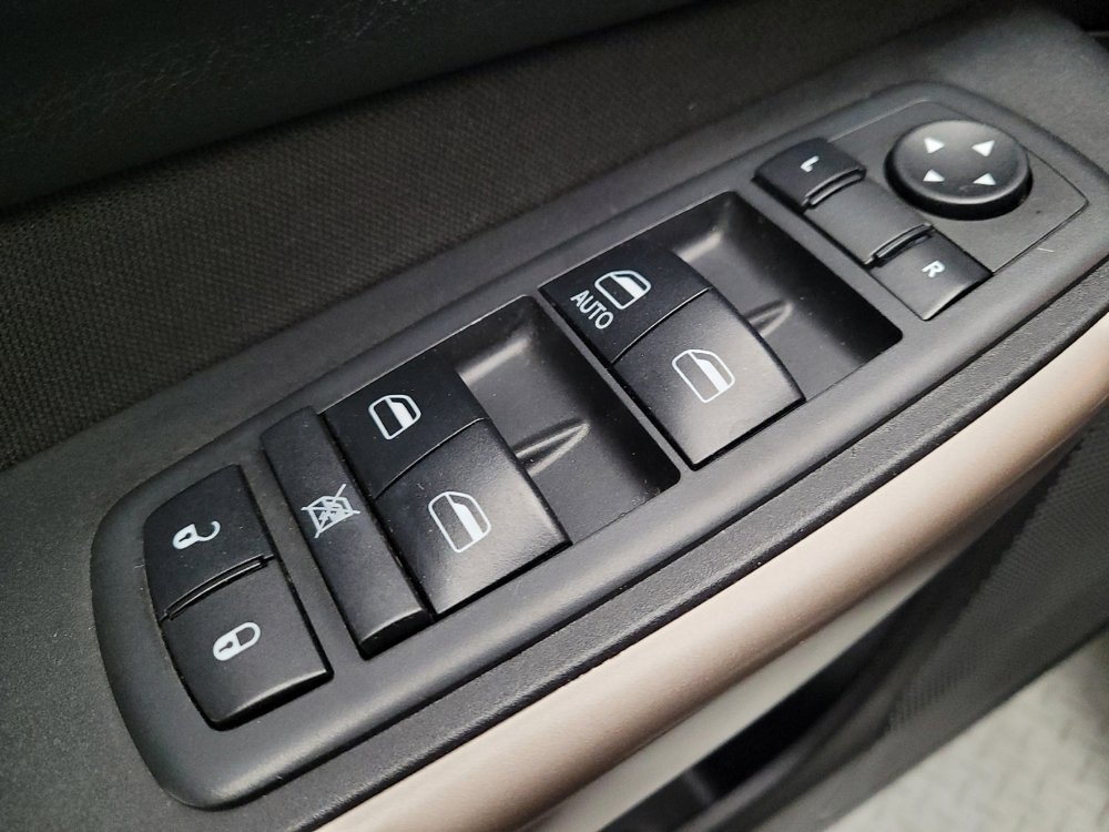 Used 2018 Jeep Cherokee Latitude w/ Altitude Package FWD image 27