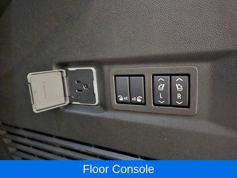Used 2024 GMC Yukon Denali Ultimate AWD/4WD image 38