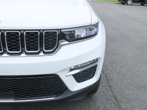 Used 2025 Jeep Grand Cherokee Limited AWD/4WD image 42