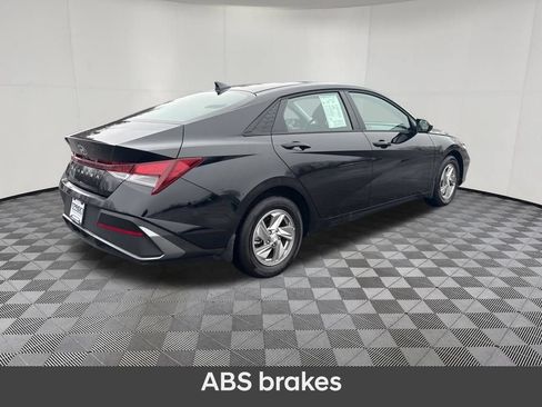 Certified 2026 Hyundai Elantra SE FWD image 5