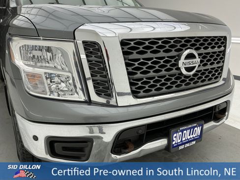Used 2018 Nissan Titan SV w/ SV Convenience Package image 25