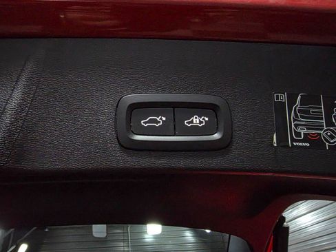 Used 2020 Volvo XC40 T4 R-Design w/ Protection Package Premier image 38