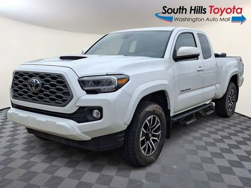 Used 2022 Toyota Tacoma TRD Sport image 3