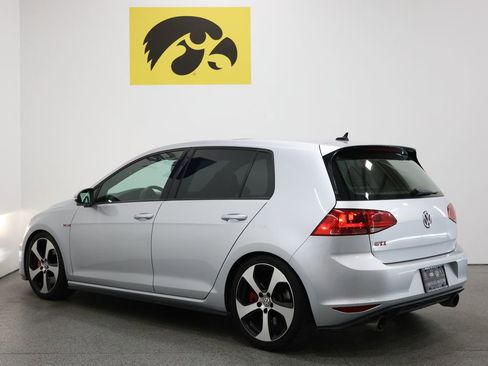 Used 2017 Volkswagen GTI SE FWD image 9