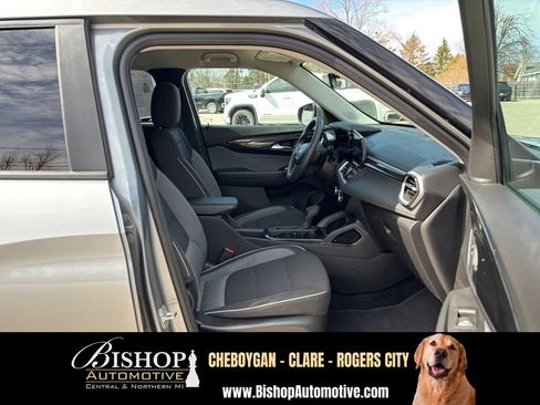 Used 2025 Chevrolet TrailBlazer LT AWD/4WD image 23
