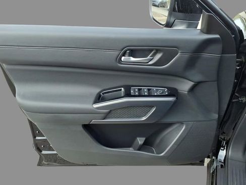 New 2026 Nissan Pathfinder SL image 16