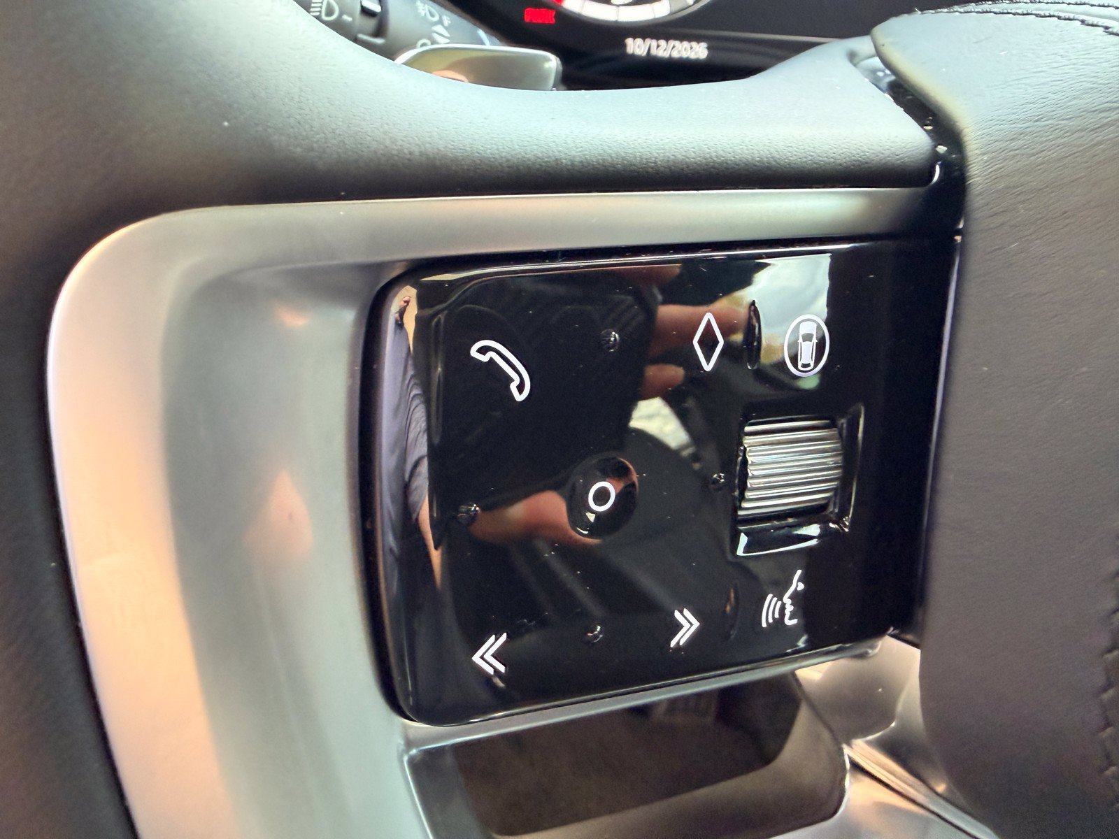 Used 2025 Land Rover Range Rover SE AWD/4WD image 16