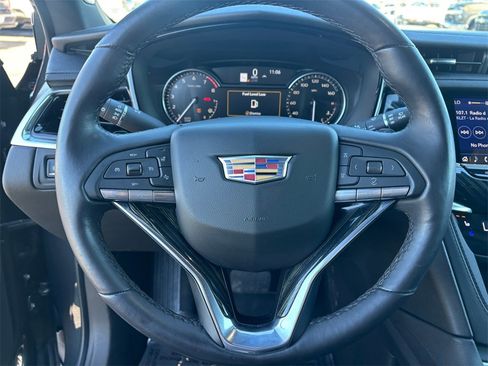 Used 2023 Cadillac XT6 Premium Luxury image 16