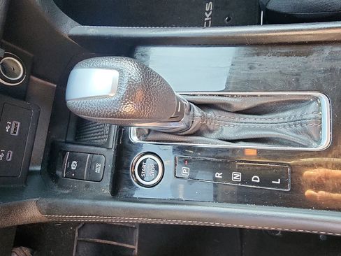 Used 2021 Nissan Kicks SR FWD image 16