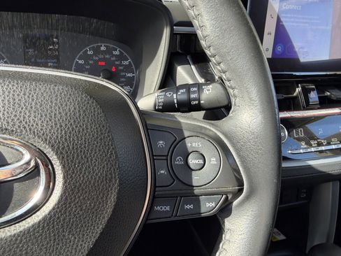 Used 2023 Toyota Corolla Cross LE image 30