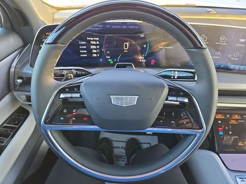 New 2026 Cadillac Vistiq Luxury image 17