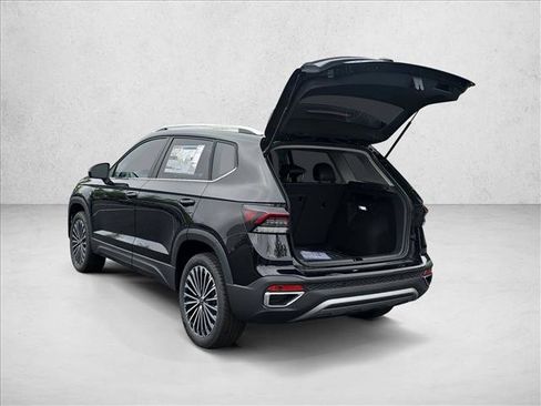 New 2026 Volkswagen Taos SE FWD image 3
