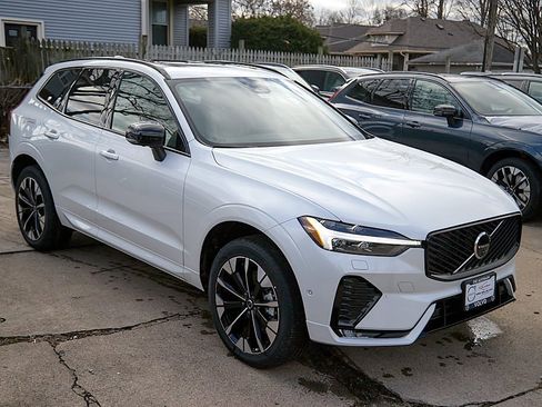New 2026 Volvo XC60 B5 Plus w/ Protection Package Premier image 4