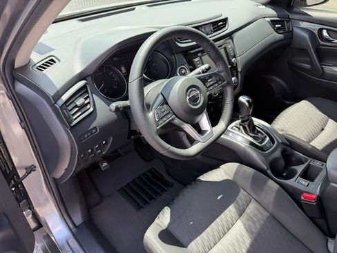 Used 2020 Nissan Rogue SV FWD image 4