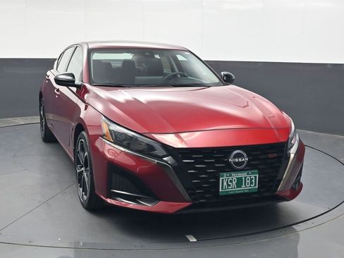 Used 2024 Nissan Altima 2.5 SR w/ SR Premium Package AWD/4WD image 15
