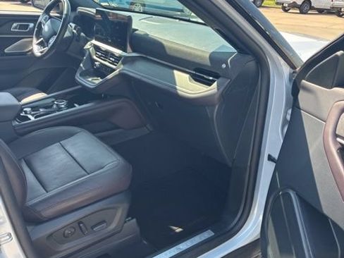 Used 2025 Ford Explorer Platinum w/ LUX Leather Package AWD/4WD image 20